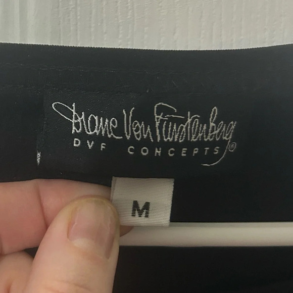 Diane Von Furstenberg black velvet vibes 3/4 length sleeve top. Size Medium - Picture 2 of 6